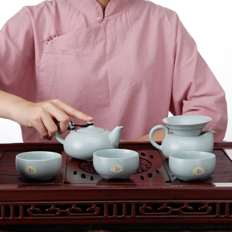 東道汝窯 功夫茶具套裝 喜樂壺杯組/一壺五杯（天青色）_http://gzyiqian.cn/img/sp/437/704baf6f-8466-4f6a-8284-6657a2e0a6d7.jpg